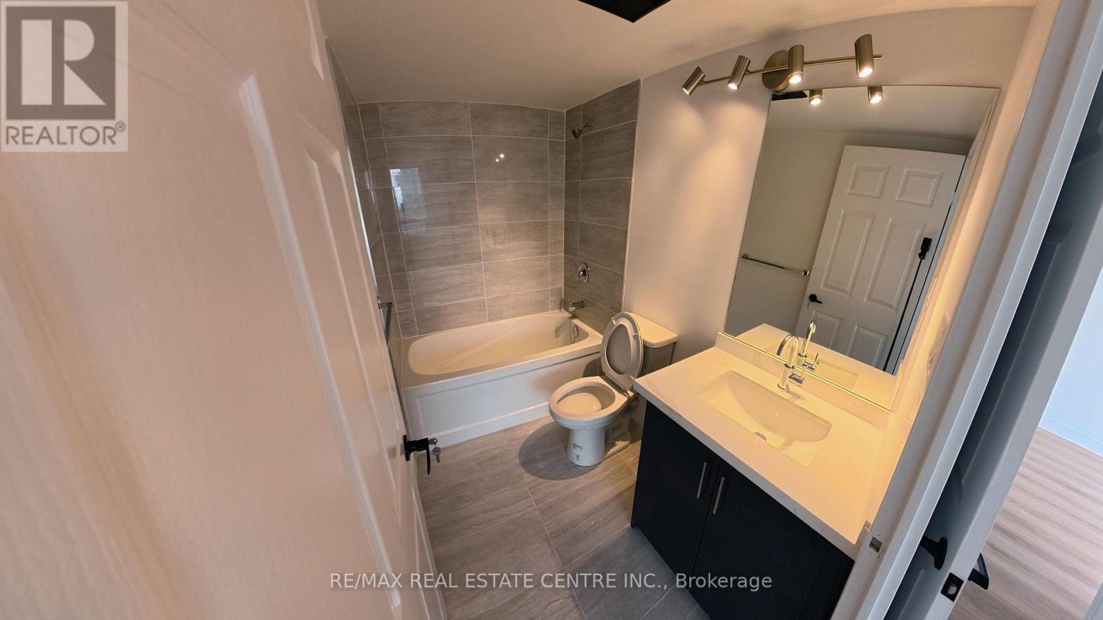 1812 - 265 Enfield Place, Mississauga, Ontario  L5B 3Y6 - Photo 32 - W12553420