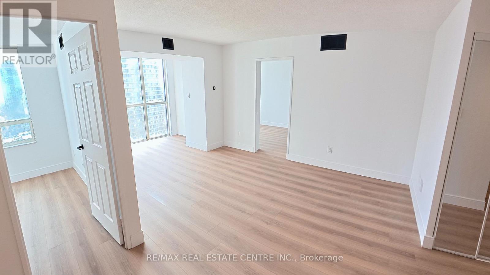 1812 - 265 Enfield Place, Mississauga, Ontario  L5B 3Y6 - Photo 38 - W12553420