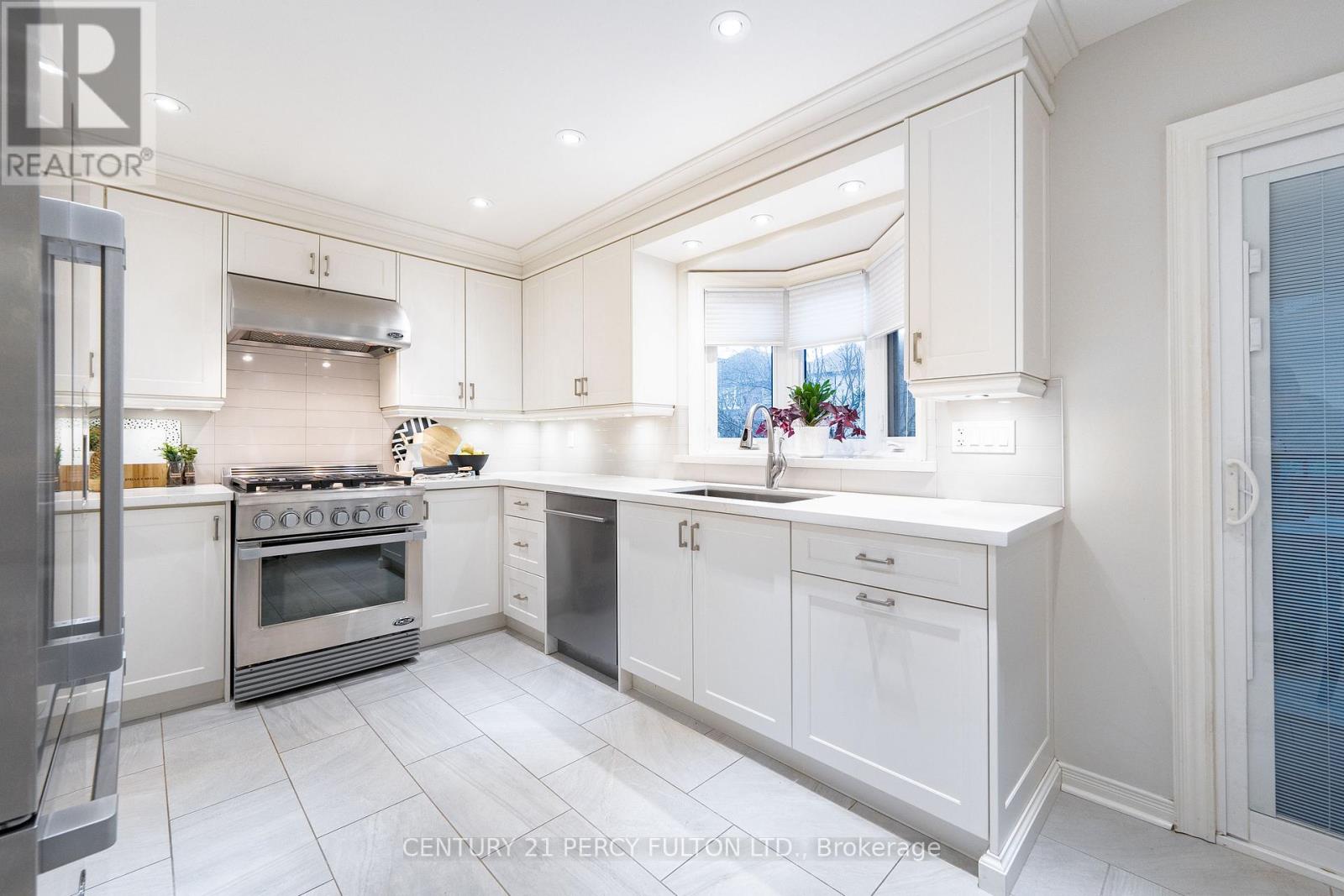 967 Glenanna Road, Pickering, Ontario  L1V 5E3 - Photo 6 - E12555444