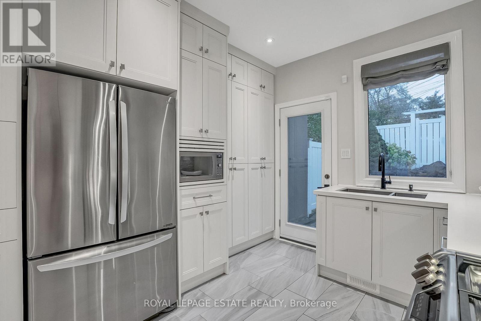 180 Withrow Avenue, Toronto, Ontario  M4K 1E1 - Photo 16 - E12555484