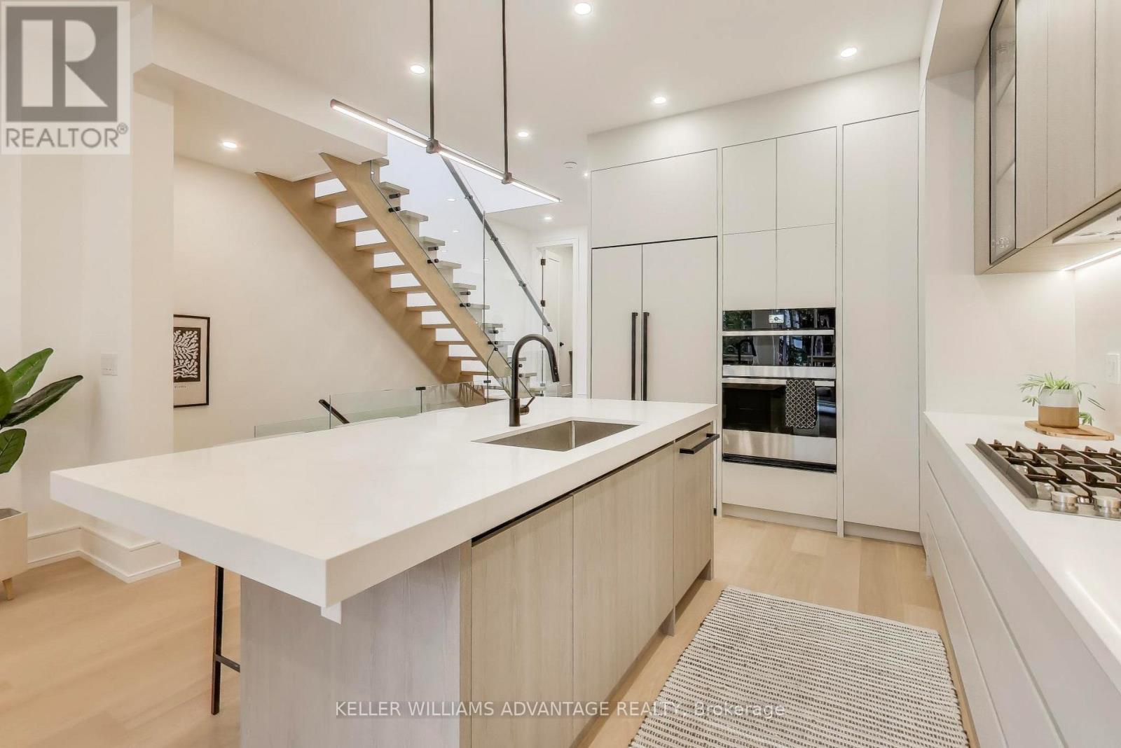 102 Yardley Avenue, Toronto, Ontario  M4B 2B1 - Photo 10 - E12555486