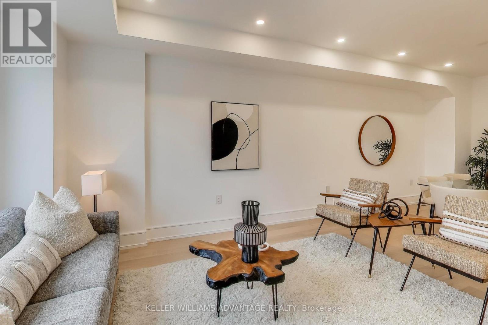 102 Yardley Avenue, Toronto, Ontario  M4B 2B1 - Photo 4 - E12555486