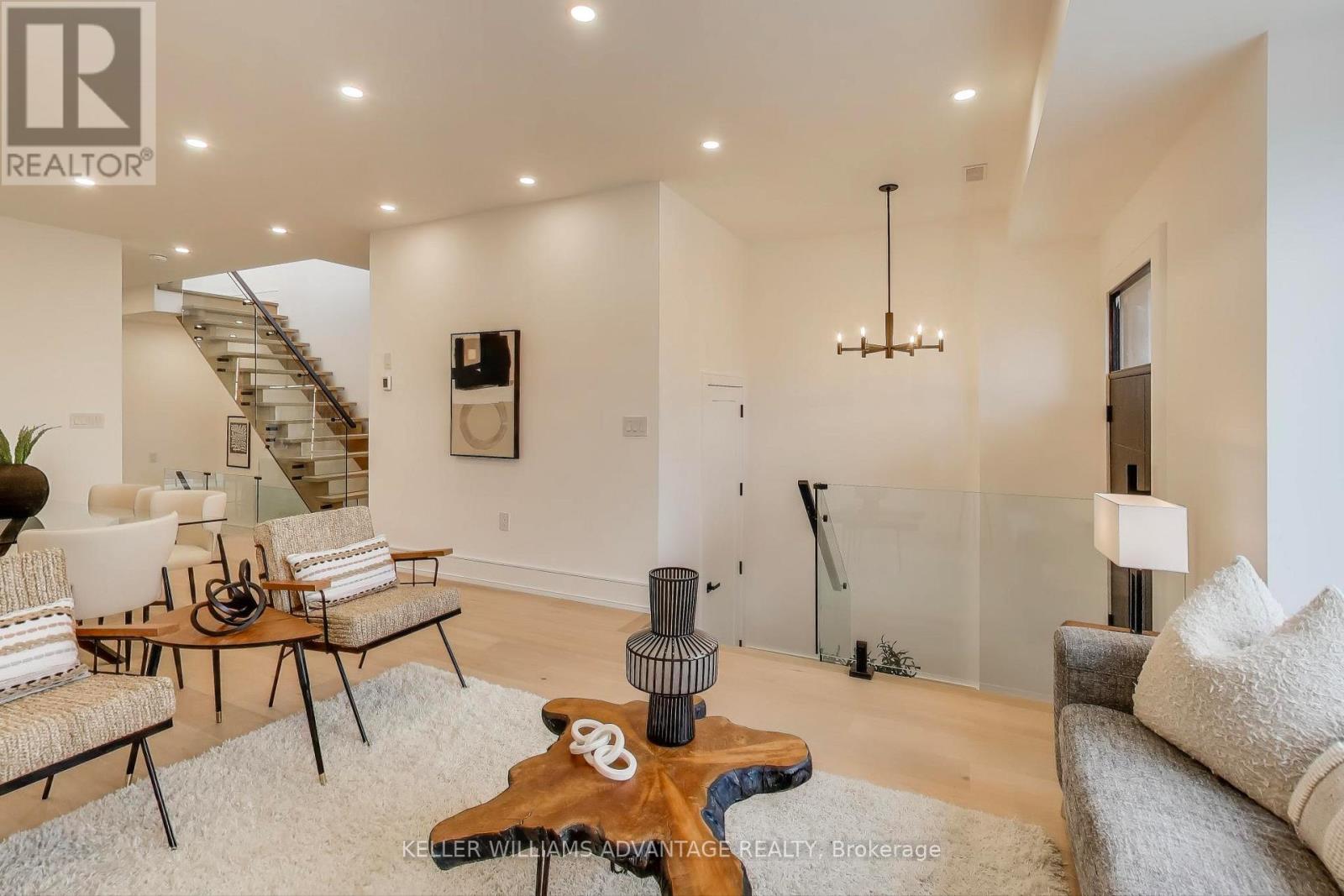 102 Yardley Avenue, Toronto, Ontario  M4B 2B1 - Photo 5 - E12555486