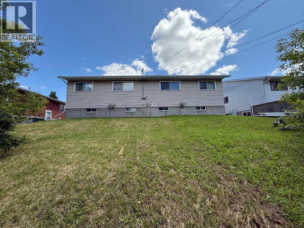 4206, 4208 44 Street, Ponoka, Alberta  T4J 1B8 - Photo 14 - A2237092