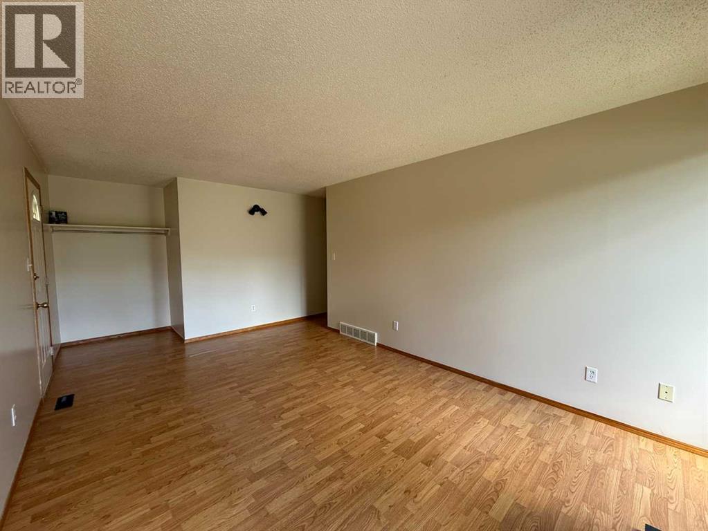 4206, 4208 44 Street, Ponoka, Alberta  T4J 1B8 - Photo 3 - A2237092