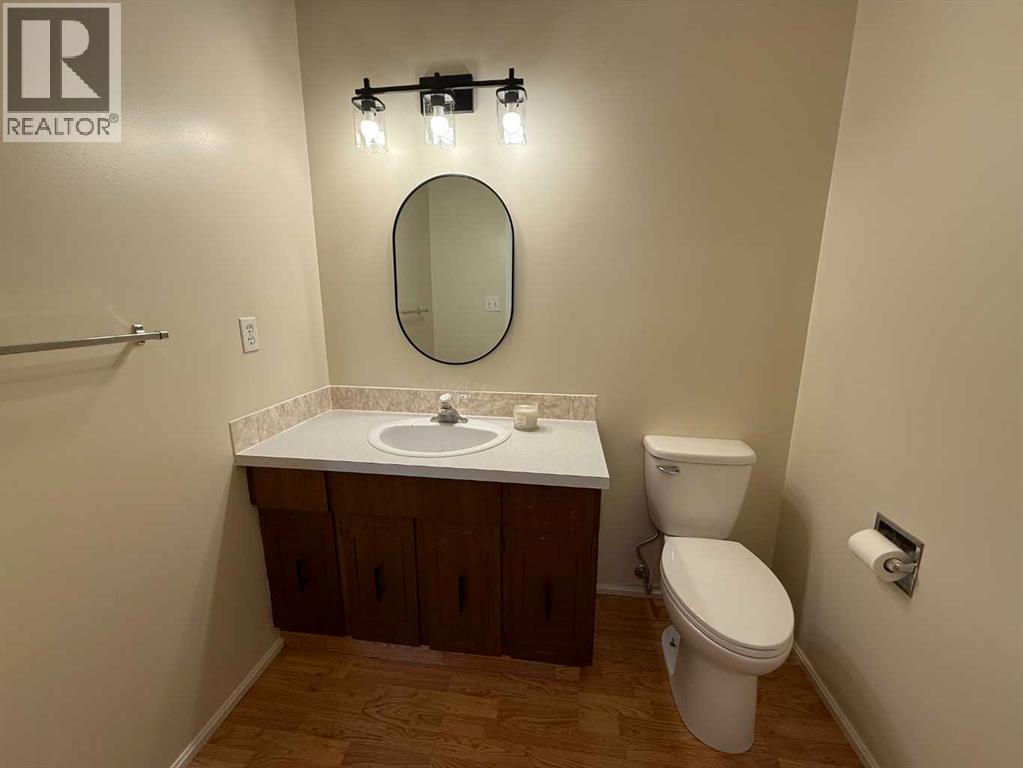 4206, 4208 44 Street, Ponoka, Alberta  T4J 1B8 - Photo 10 - A2237092