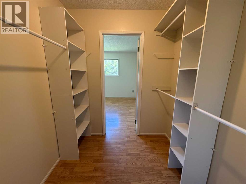 4206, 4208 44 Street, Ponoka, Alberta  T4J 1B8 - Photo 9 - A2237092