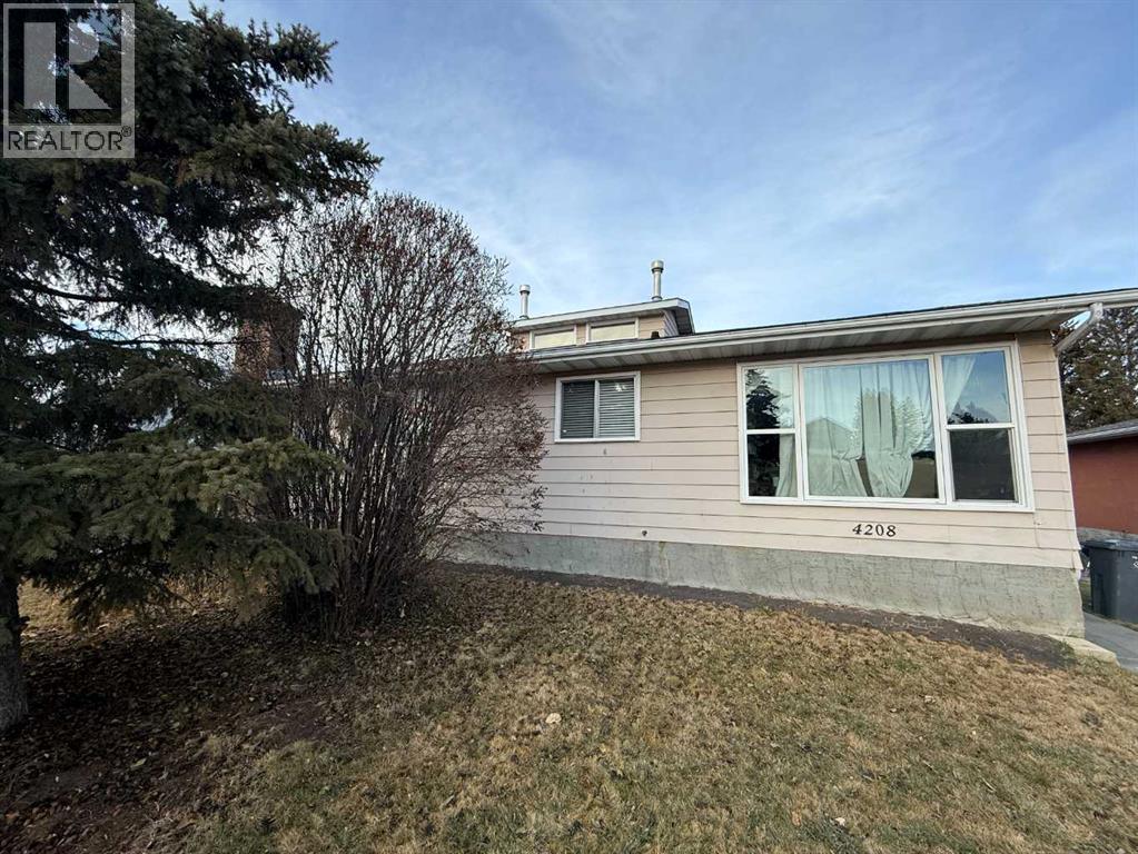 4206, 4208 44 Street, Ponoka, Alberta  T4J 1B8 - Photo 2 - A2237092