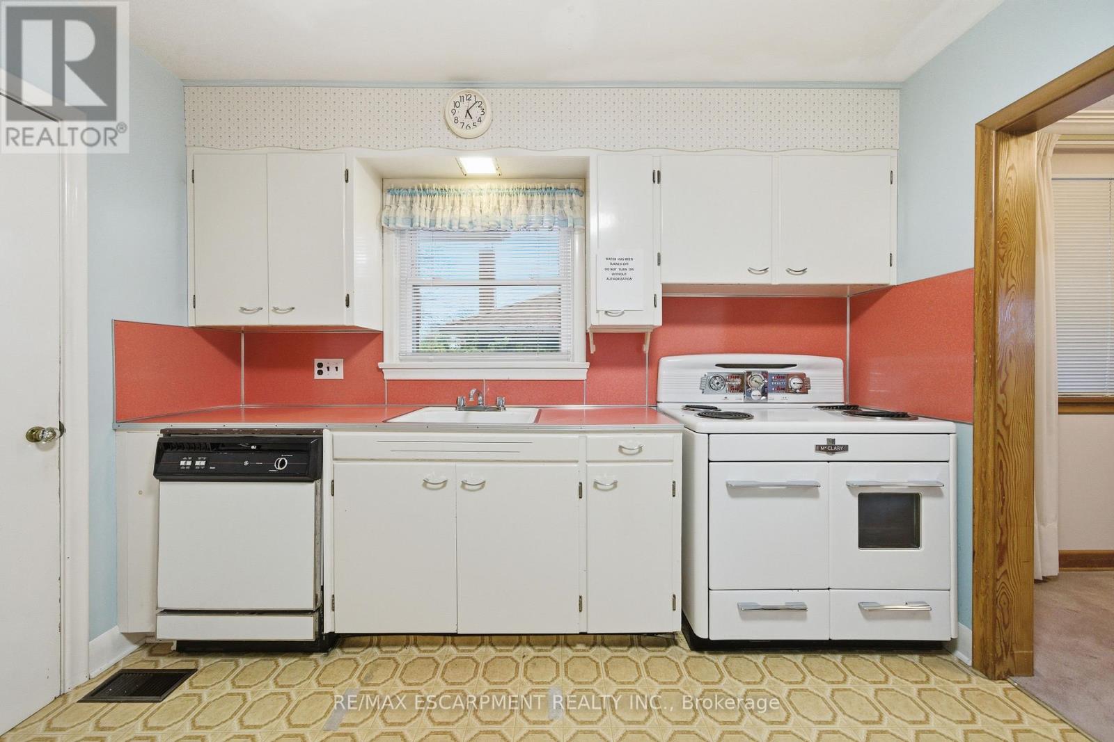 8 Fawell Avenue, St. Catharines, Ontario L2S 2V4 - Photo 11 - X12546734