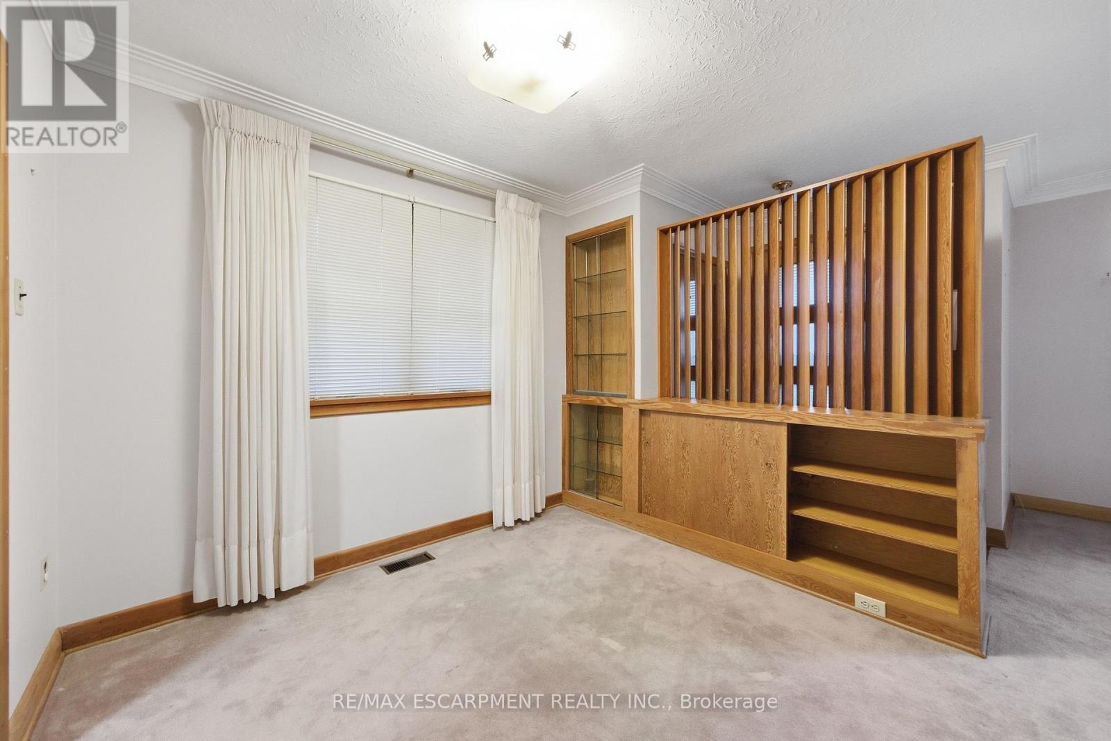 8 Fawell Avenue, St. Catharines, Ontario L2S 2V4 - Photo 15 - X12546734