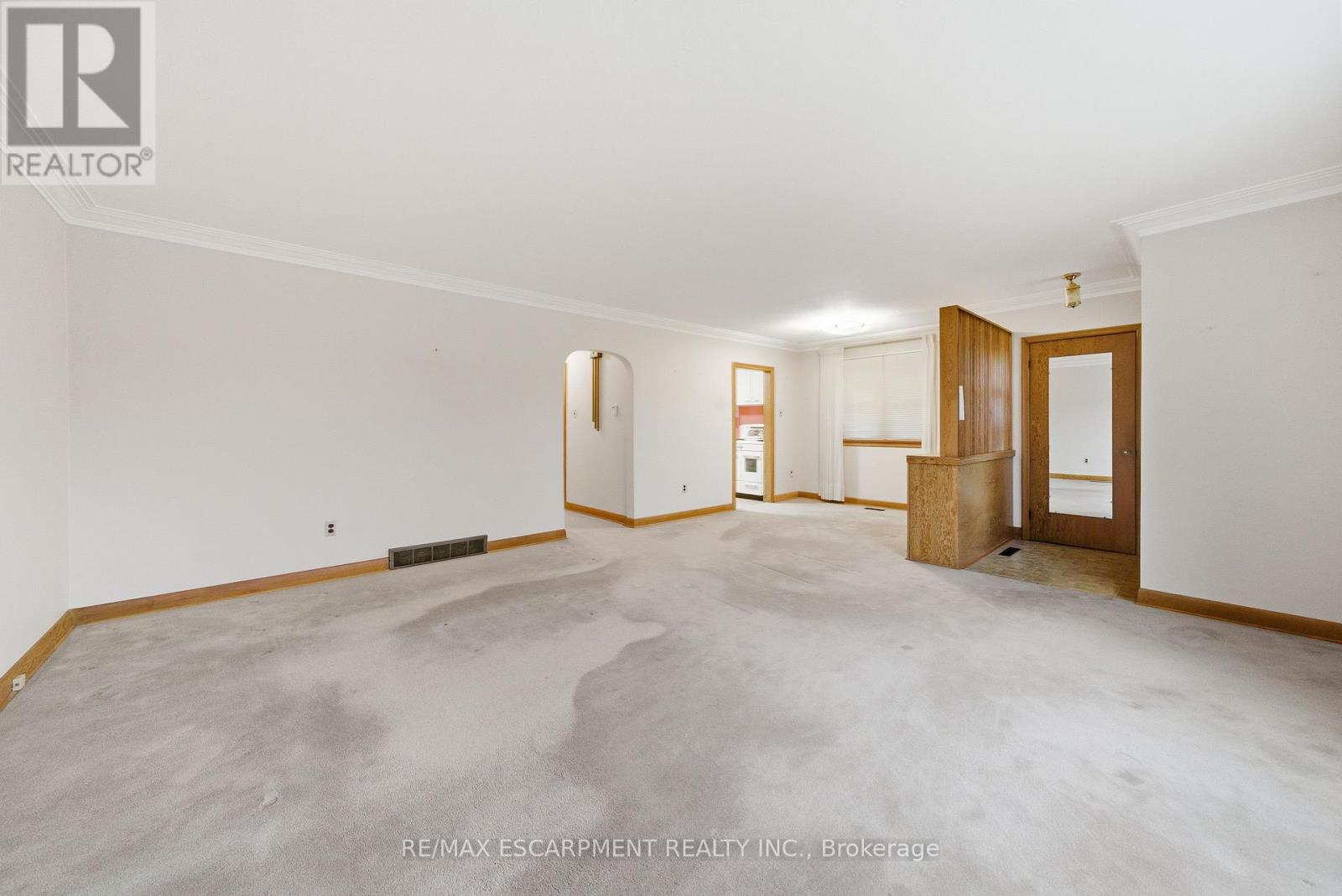 8 Fawell Avenue, St. Catharines, Ontario L2S 2V4 - Photo 16 - X12546734