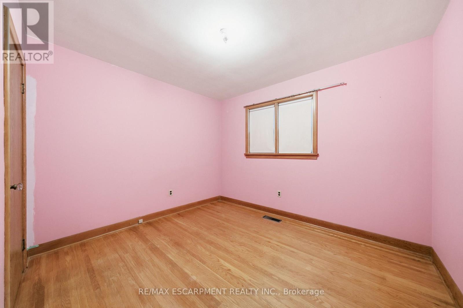 8 Fawell Avenue, St. Catharines, Ontario L2S 2V4 - Photo 23 - X12546734