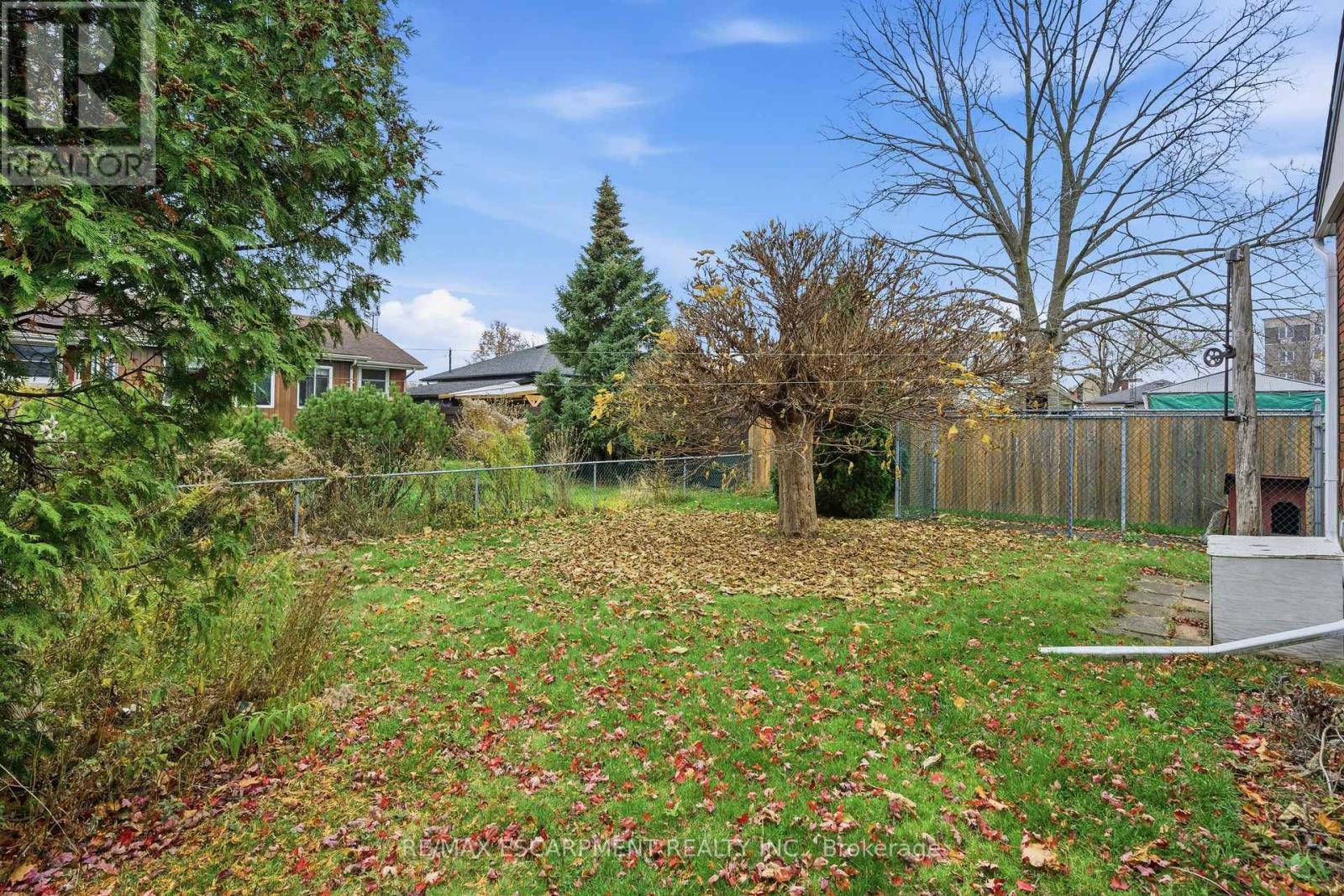 8 Fawell Avenue, St. Catharines, Ontario L2S 2V4 - Photo 32 - X12546734