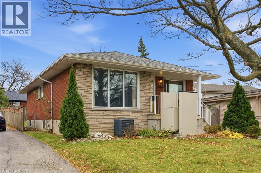 144 Hoover Crescent, Hamilton, Ontario L9A 3H3 - Photo 2 - 40788393