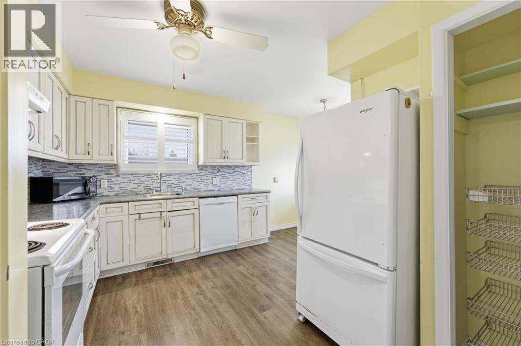 144 Hoover Crescent, Hamilton, Ontario L9A 3H3 - Photo 8 - 40788393