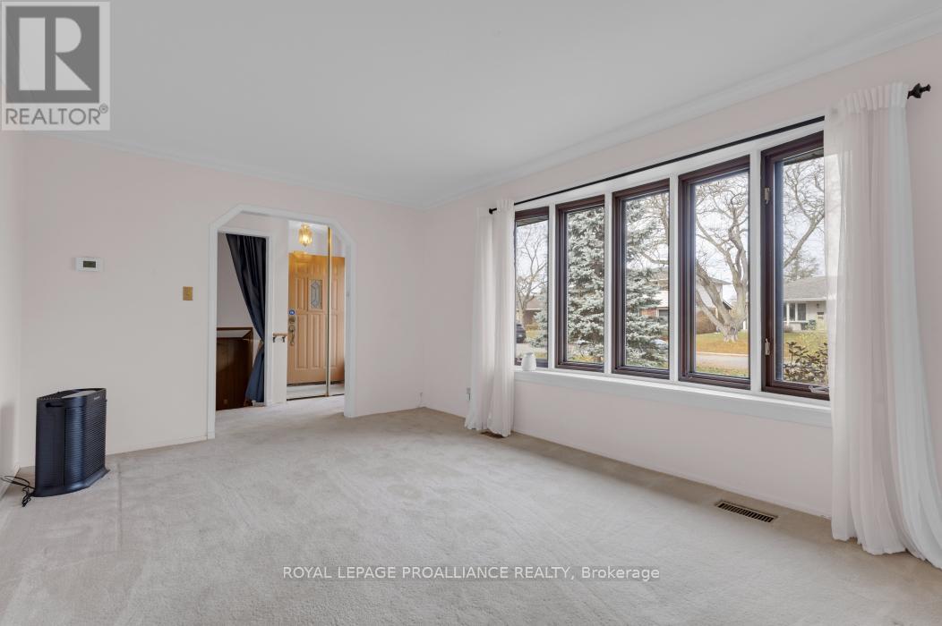 48 Janlyn Crescent, Belleville, Ontario K8N 1L2 - Photo 10 - X12555588