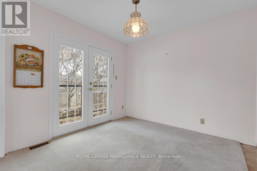 48 Janlyn Crescent, Belleville, Ontario K8N 1L2 - Photo 12 - X12555588