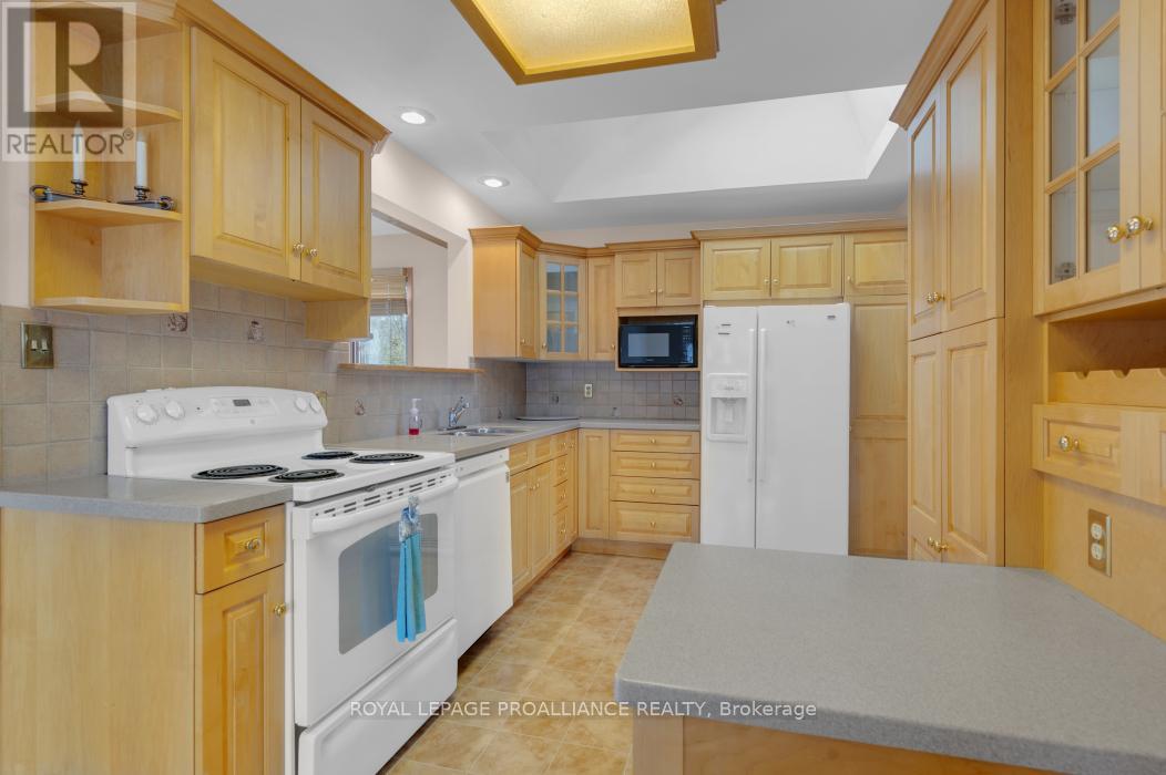 48 Janlyn Crescent, Belleville, Ontario K8N 1L2 - Photo 13 - X12555588