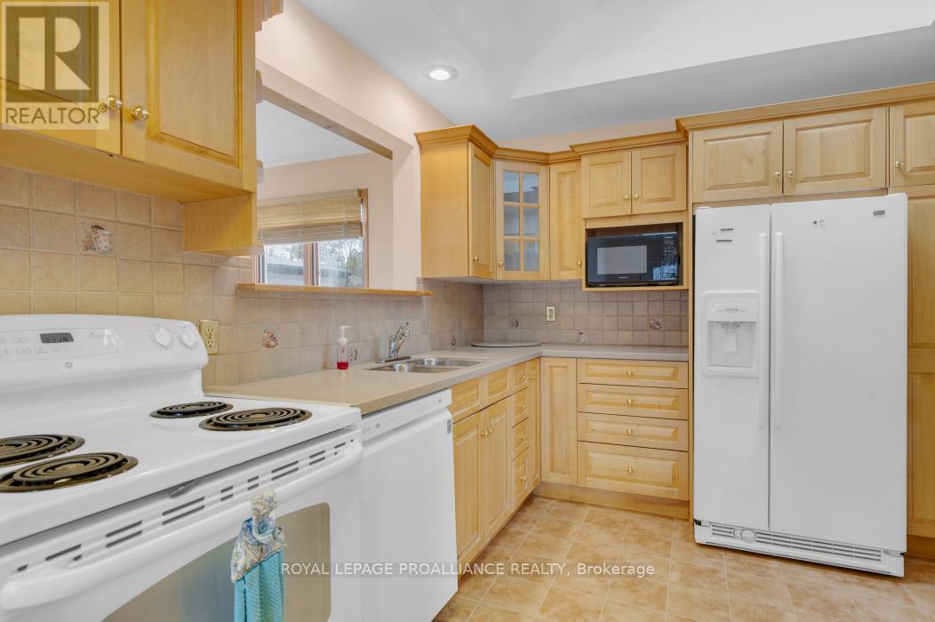 48 Janlyn Crescent, Belleville, Ontario K8N 1L2 - Photo 14 - X12555588