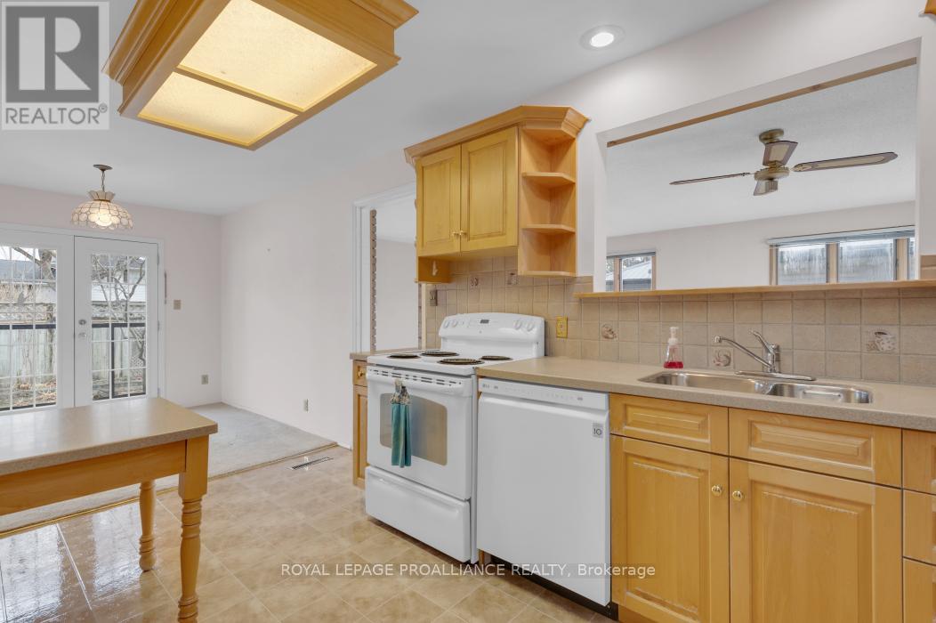 48 Janlyn Crescent, Belleville, Ontario K8N 1L2 - Photo 16 - X12555588