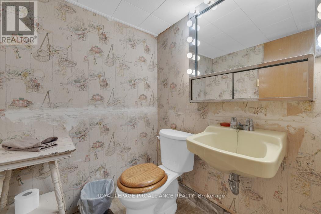 48 Janlyn Crescent, Belleville, Ontario K8N 1L2 - Photo 31 - X12555588