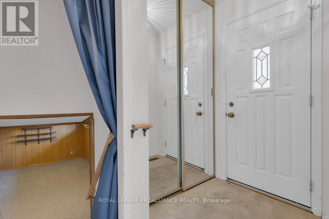 48 Janlyn Crescent, Belleville, Ontario K8N 1L2 - Photo 7 - X12555588