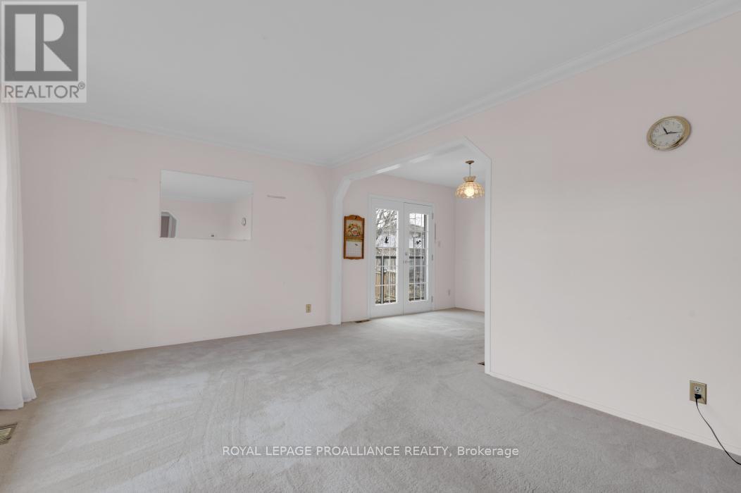 48 Janlyn Crescent, Belleville, Ontario K8N 1L2 - Photo 9 - X12555588