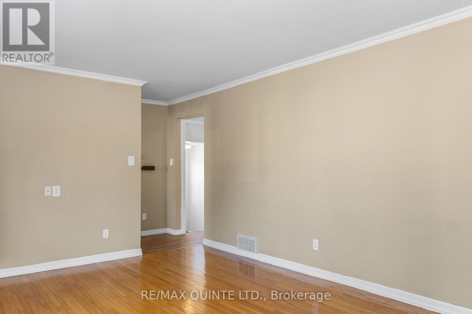 329 Bridge Street E, Belleville, Ontario K8N 1P5 - Photo 10 - X12555602