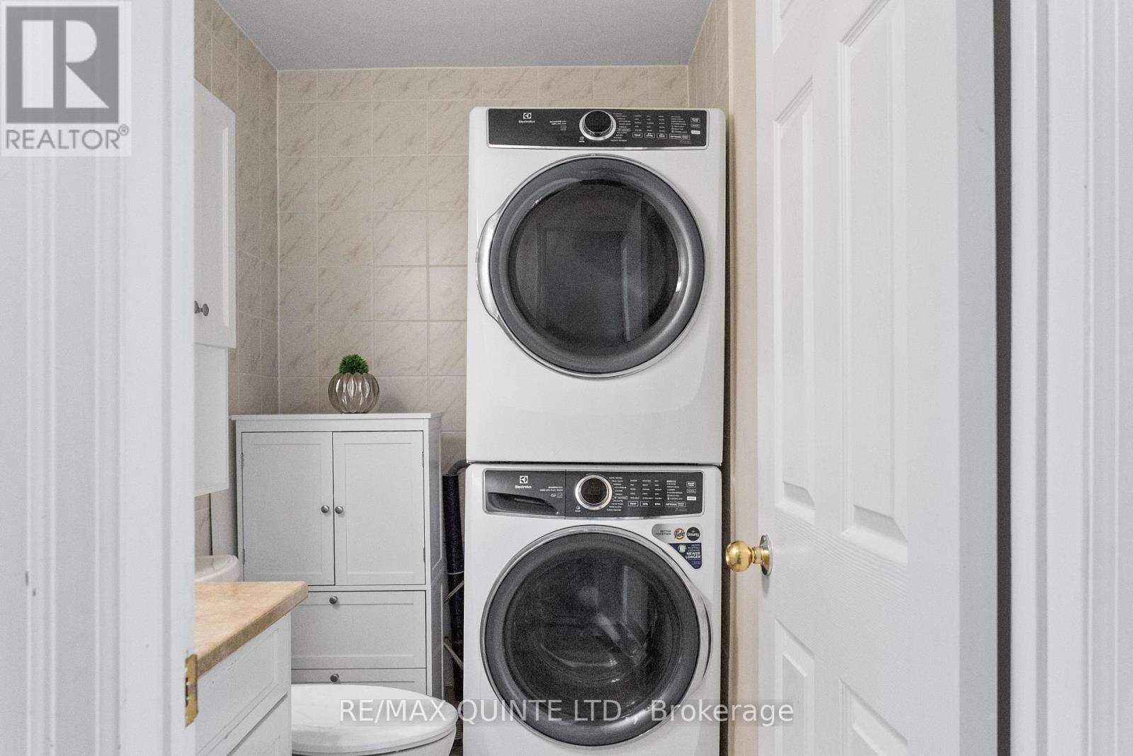 329 Bridge Street E, Belleville, Ontario K8N 1P5 - Photo 14 - X12555602