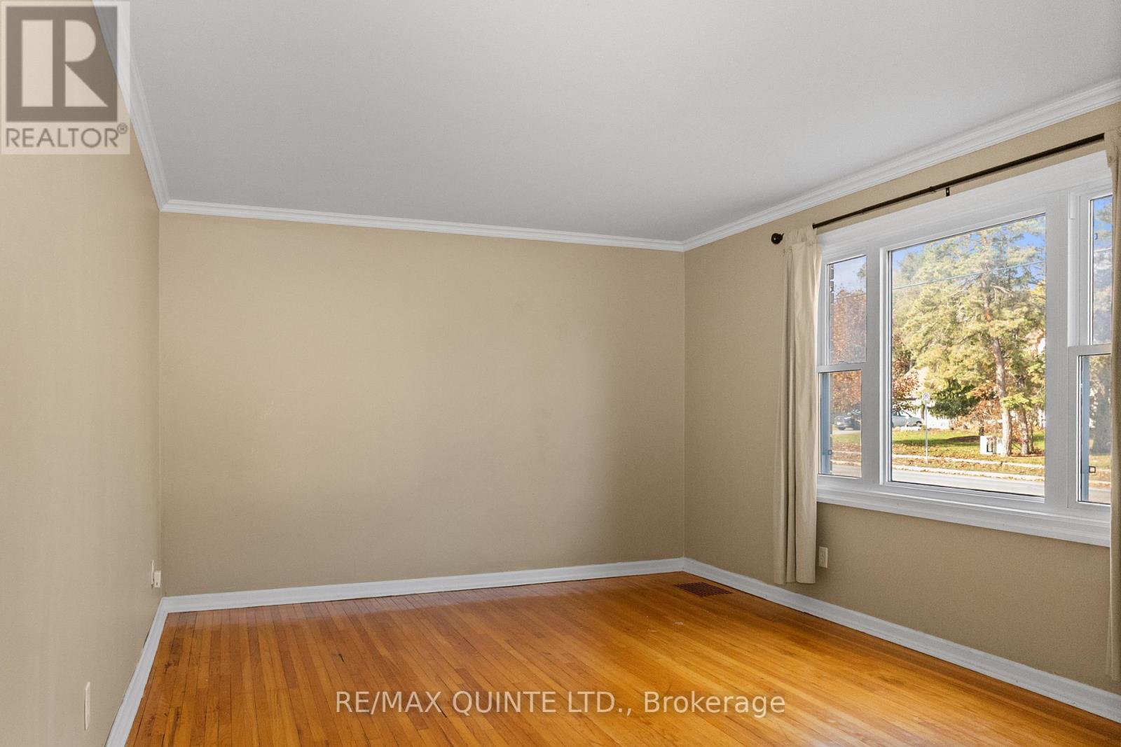 329 Bridge Street E, Belleville, Ontario K8N 1P5 - Photo 8 - X12555602