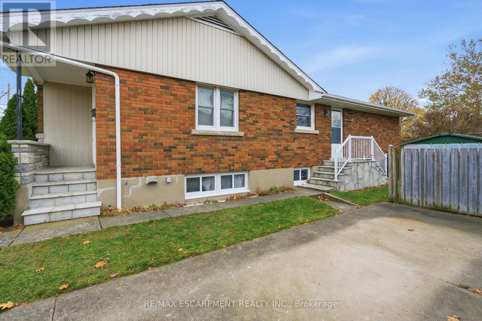 8 Fawell Avenue, St. Catharines, Ontario L2S 2V4 - Photo 4 - X12546734