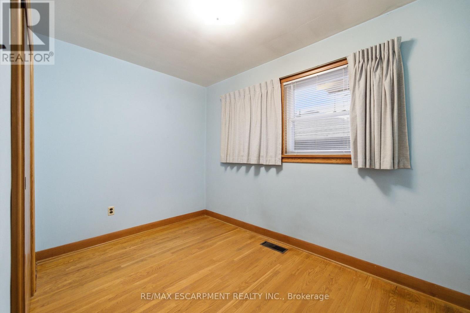 8 Fawell Avenue, St. Catharines, Ontario L2S 2V4 - Photo 21 - X12546734