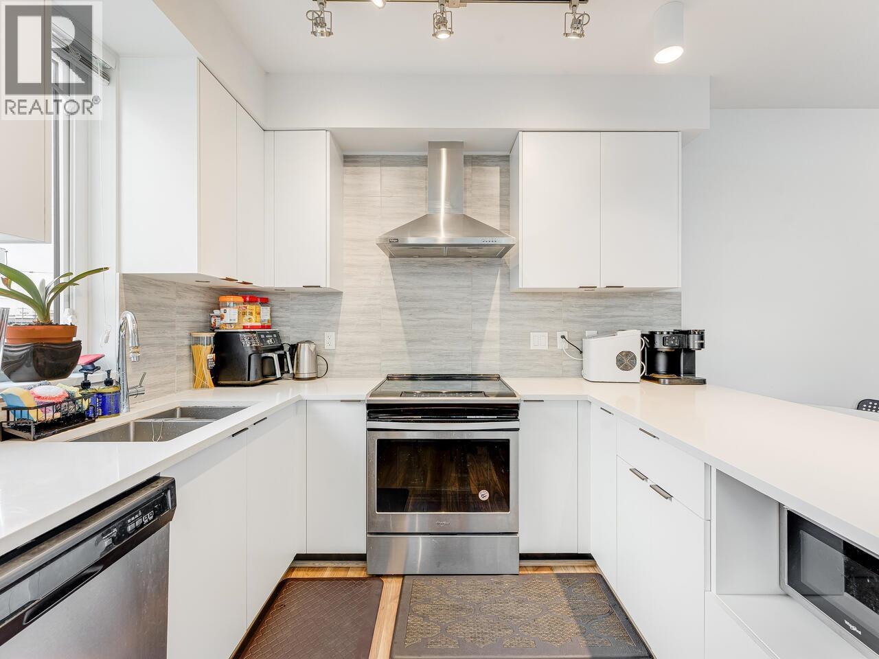 212 5355 LANE STREET, Burnaby, British Columbia