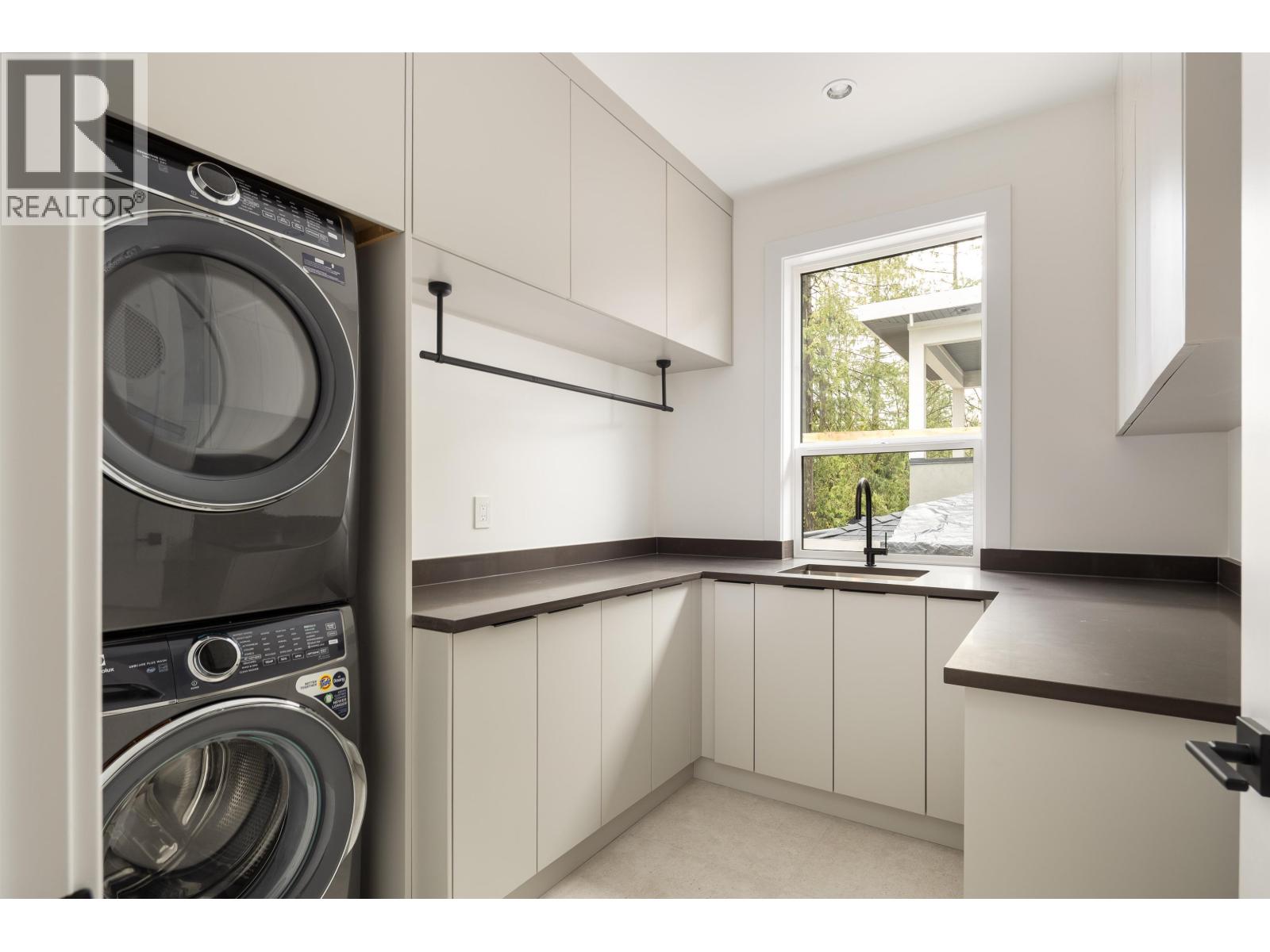 1419 Pipeline Place, Coquitlam, British Columbia  V3E 0V4 - Photo 33 - R3068030