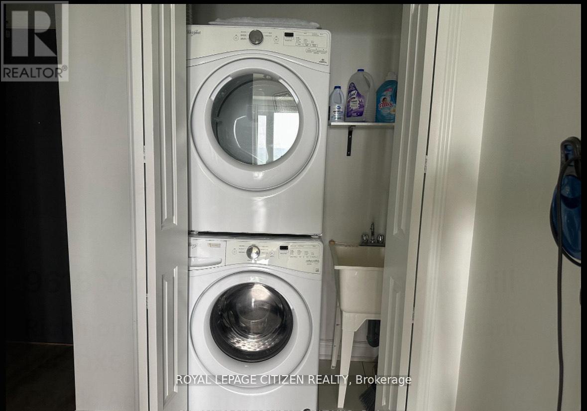 1202 - 9618 Yonge Street N, Richmond Hill, Ontario  L4C 0X5 - Photo 13 - N12555440