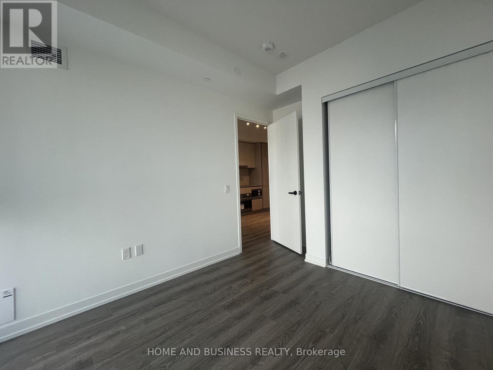703 - 8 Interchange Way, Vaughan, Ontario  L4K 5Z7 - Photo 11 - N12555516