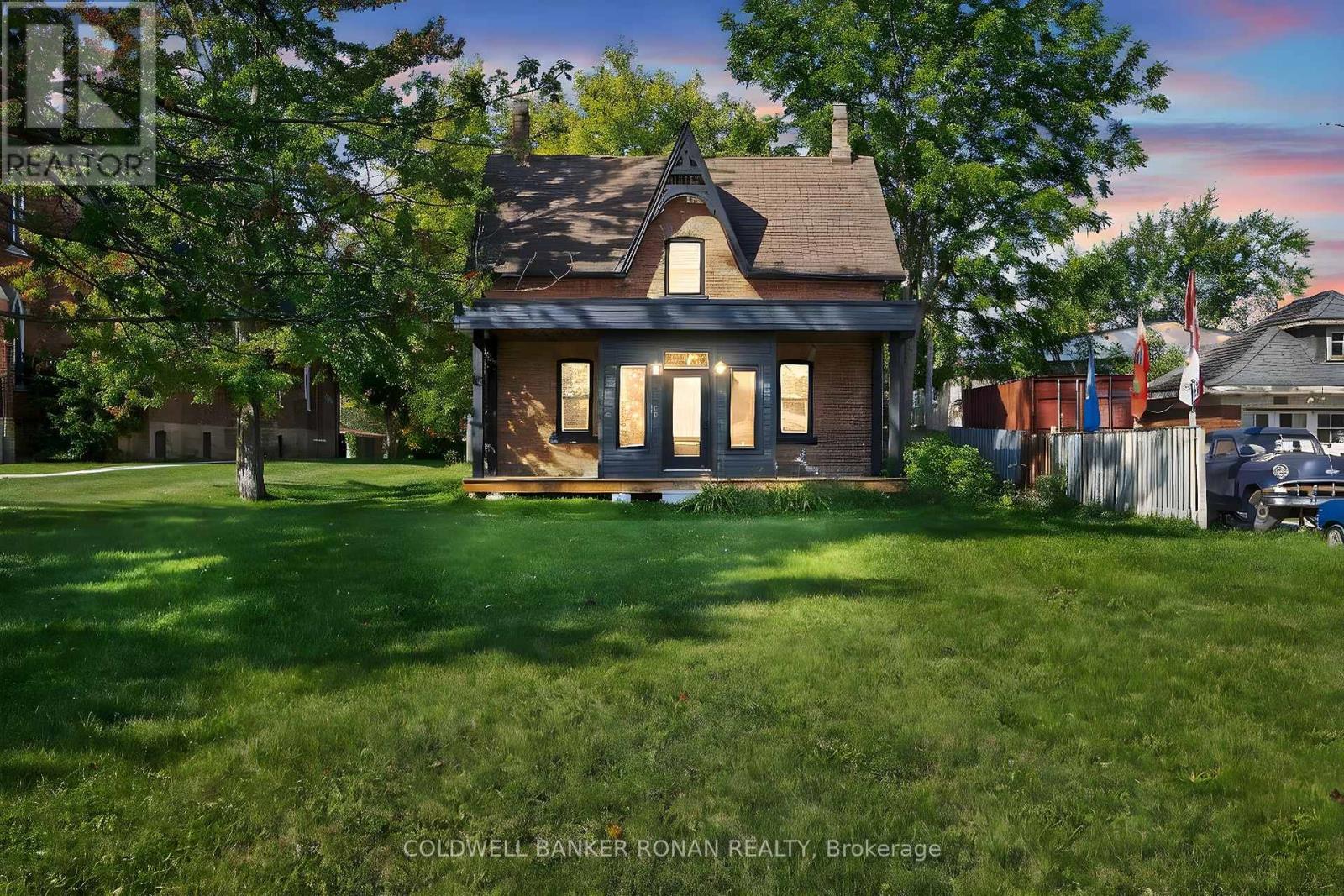 76 Queen Street N, New Tecumseth (Tottenham), Ontario  L0G 1W0 - Photo 2 - N12555538