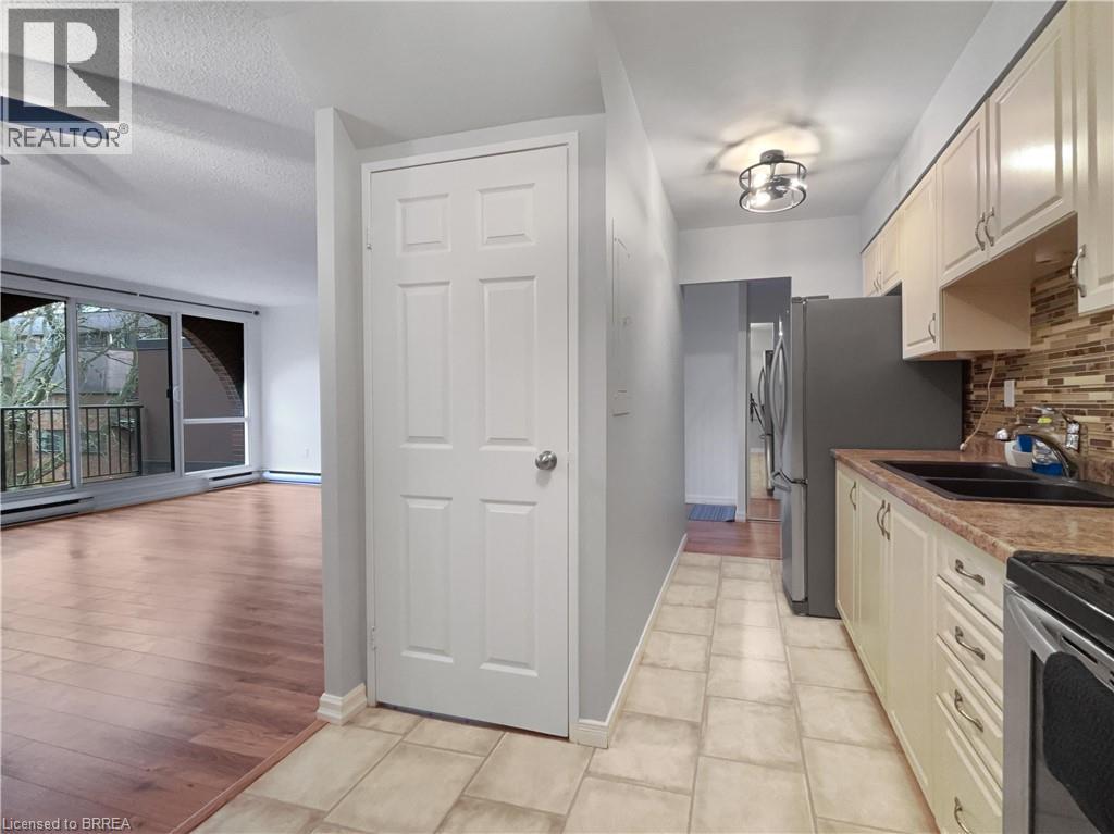 36 Hayhurst Road Unit# 363, Brantford, Ontario  N3R 6Y9 - Photo 7 - 40788039