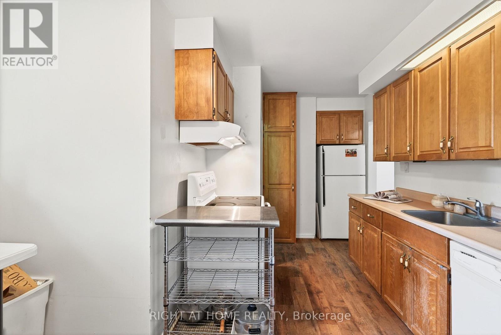 1153 Adirondack Drive, Ottawa, Ontario  K2C 2V2 - Photo 16 - X12555646