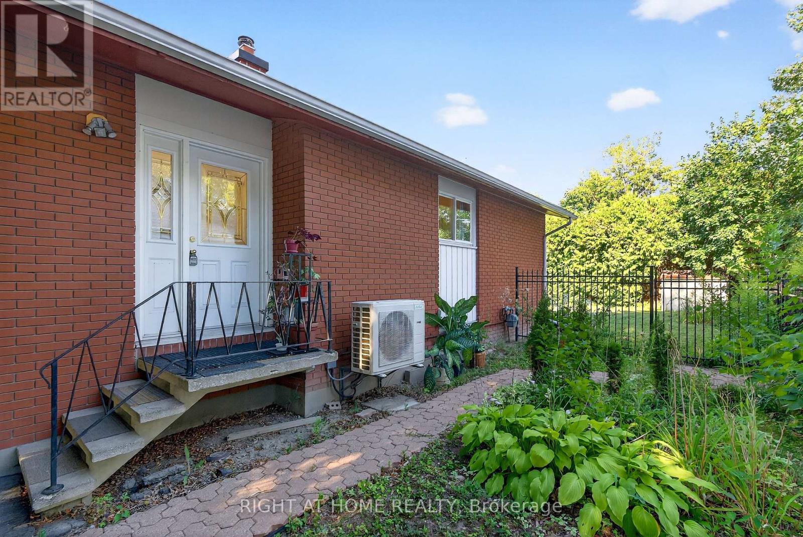 1153 Adirondack Drive, Ottawa, Ontario  K2C 2V2 - Photo 2 - X12555646