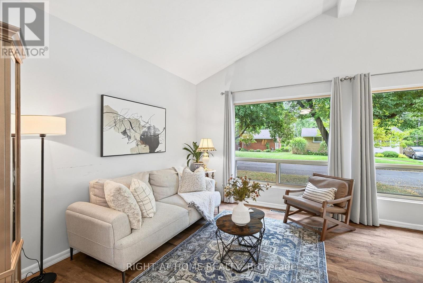 1153 Adirondack Drive, Ottawa, Ontario  K2C 2V2 - Photo 5 - X12555646