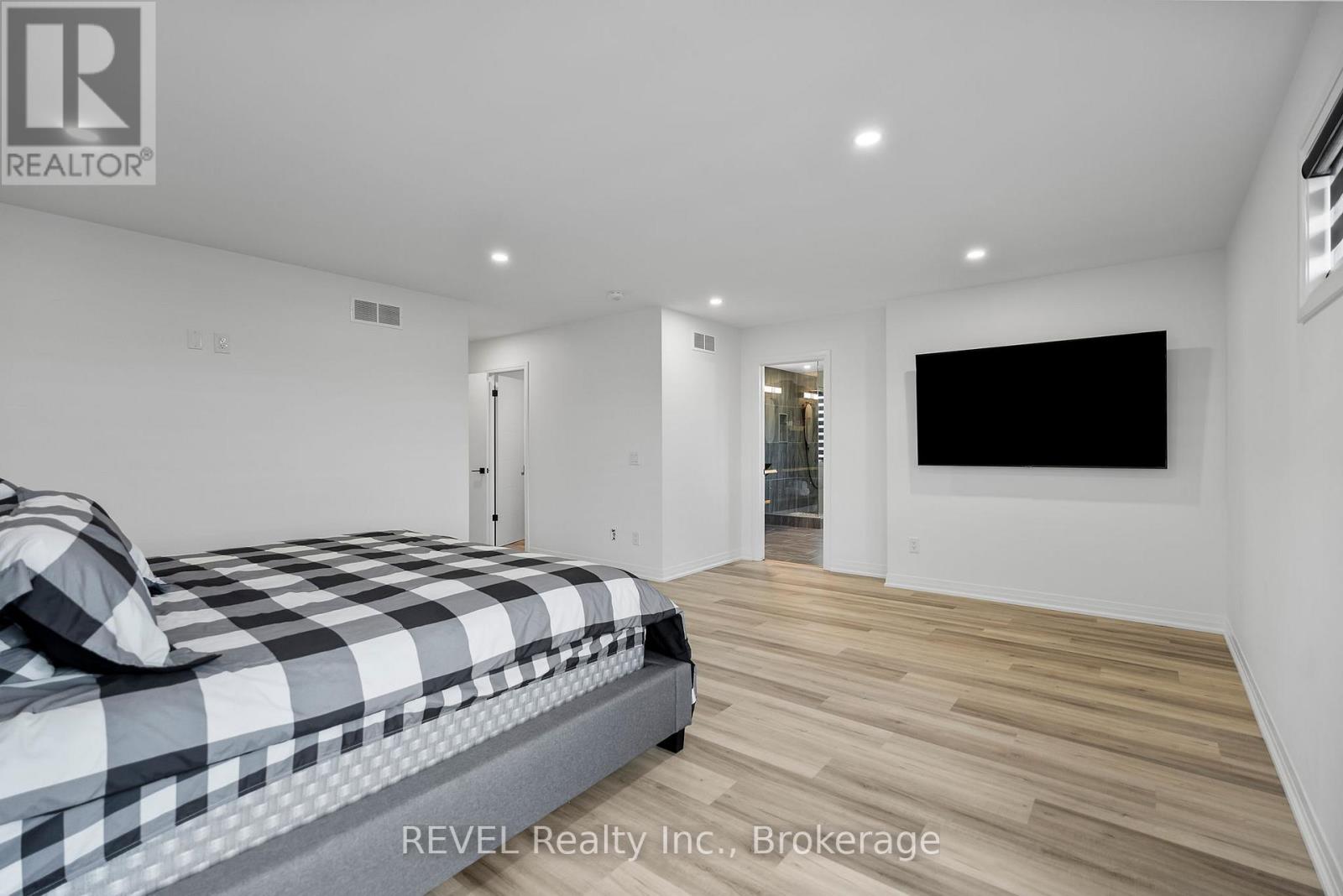 7365 Jonathan Drive, Niagara Falls, Ontario  L2H 3T3 - Photo 25 - X12555668