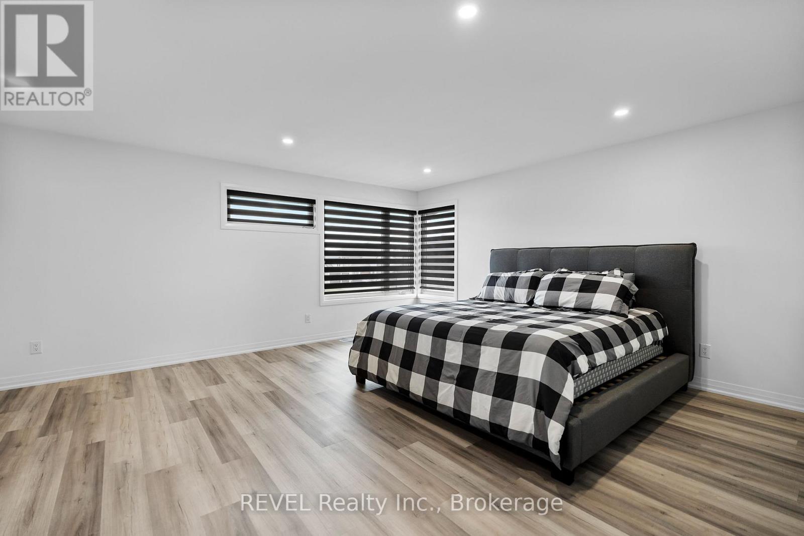 7365 Jonathan Drive, Niagara Falls, Ontario  L2H 3T3 - Photo 26 - X12555668