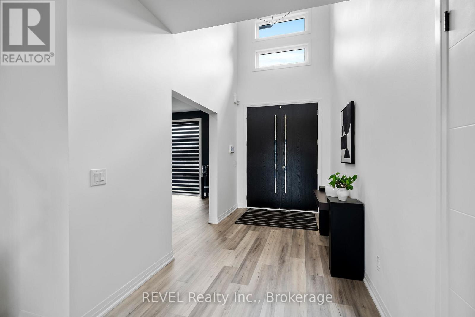 7365 Jonathan Drive, Niagara Falls, Ontario  L2H 3T3 - Photo 3 - X12555668