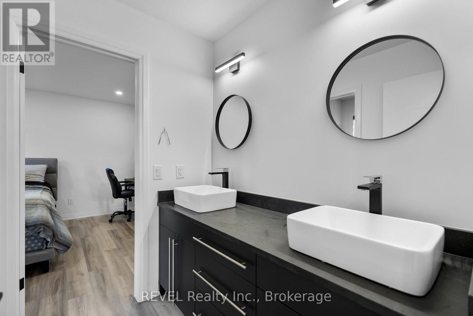 7365 Jonathan Drive, Niagara Falls, Ontario  L2H 3T3 - Photo 31 - X12555668