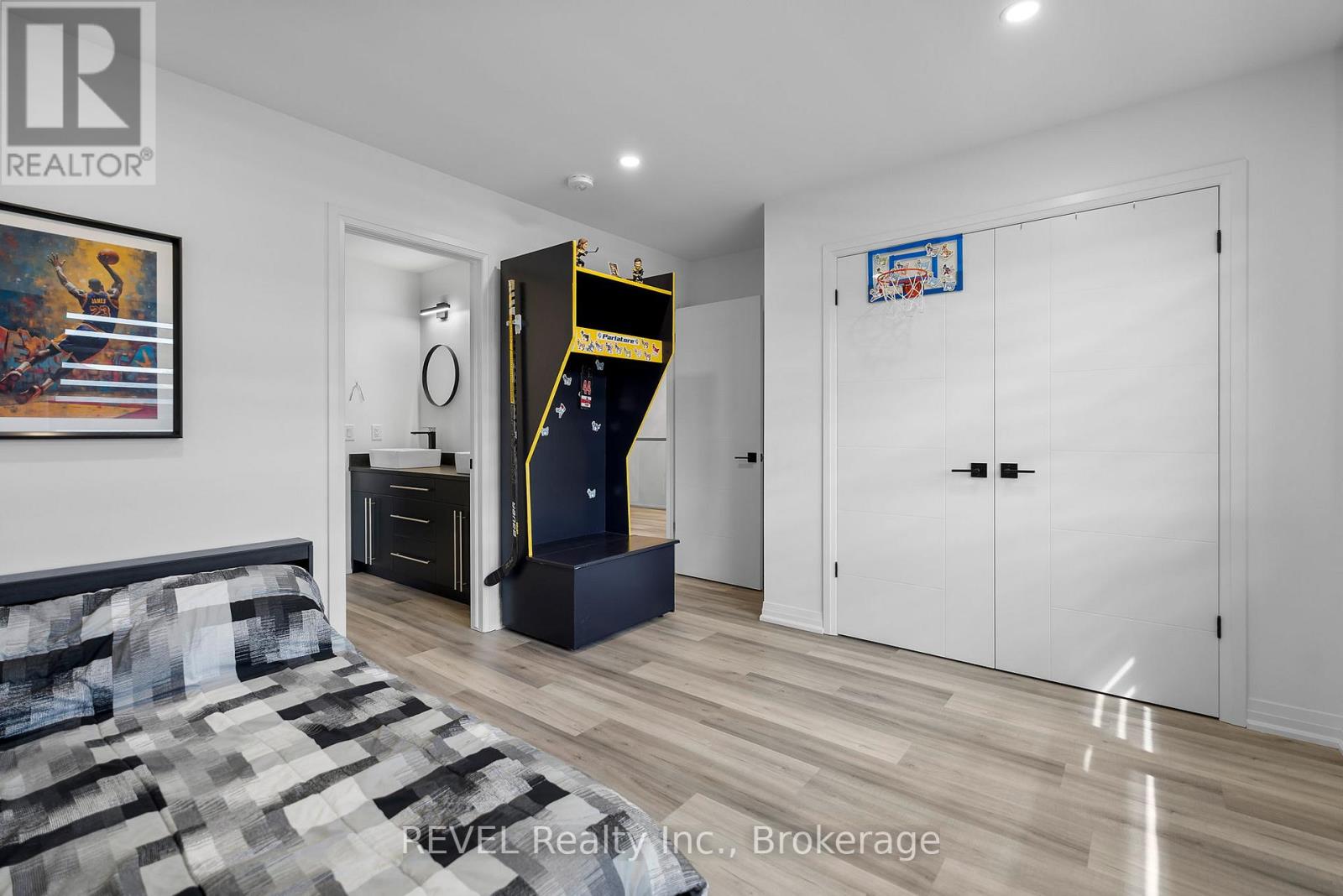 7365 Jonathan Drive, Niagara Falls, Ontario  L2H 3T3 - Photo 32 - X12555668