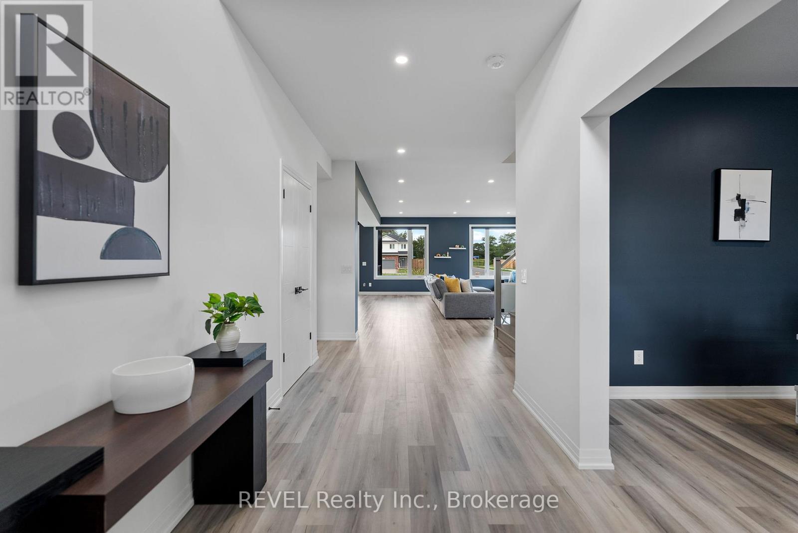 7365 Jonathan Drive, Niagara Falls, Ontario  L2H 3T3 - Photo 4 - X12555668