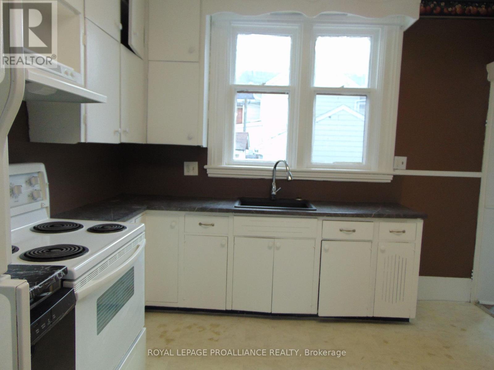 1 - 81 Bethune Street, Brockville, Ontario  K6V 2C9 - Photo 5 - X12555616