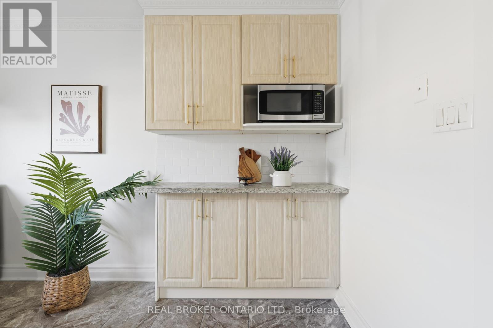 1324 Lawrence Avenue W, Toronto, Ontario  M6L 1A7 - Photo 10 - W12555428