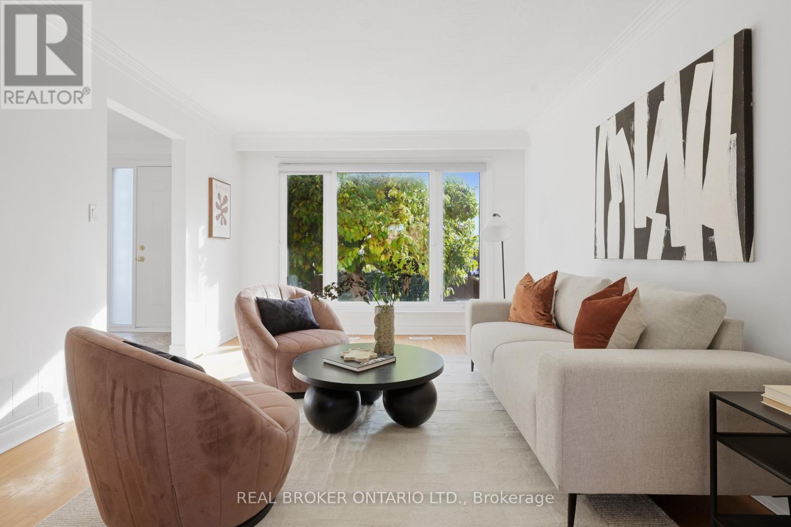 1324 Lawrence Avenue W, Toronto, Ontario  M6L 1A7 - Photo 2 - W12555428